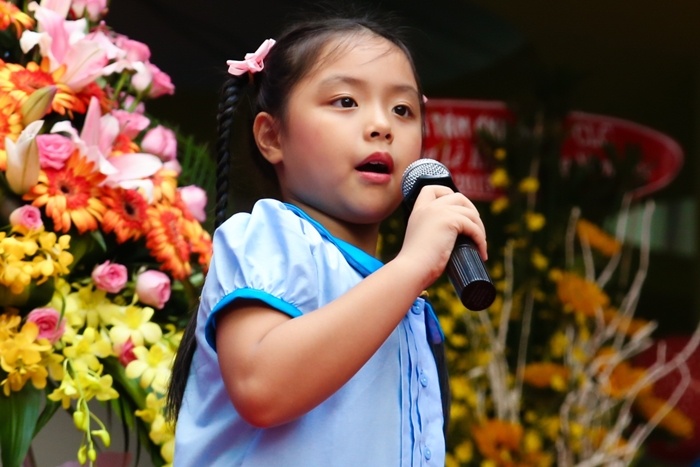 Thuy Hanh xem Suti trinh dien trong le khai giang hinh anh