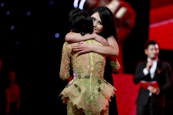 Hoàng Dũng nhận trọn 100 điểm từ Thu Phương. Ca nương Kiều Anh chia tay cuộc thi. Giải thích về quyết định này, nữ huấn luyện viên cho biết sau cuộc thi Kiều Anh vẫn tiếp tục làm được nhiều điều và dự án âm nhạc, lịch lưu diễn dày đặc nên cô muốn dành cơ hội cho chàng trai 19 tuổi.