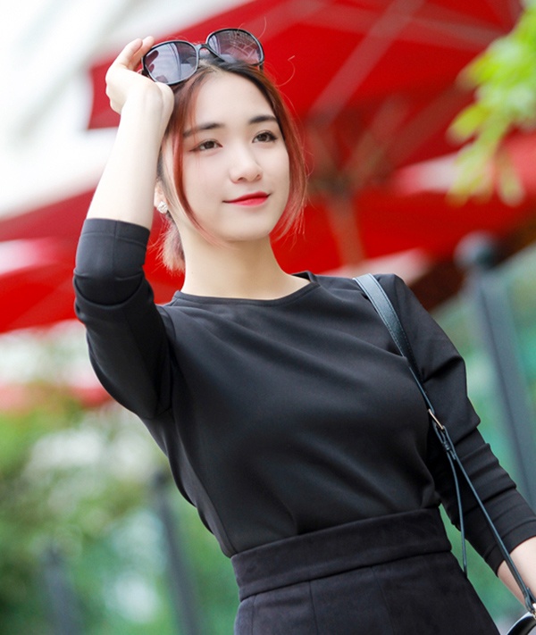 Nữ ca sĩ tự hào về bố mẹ. Ảnh: Kyo Phạm.