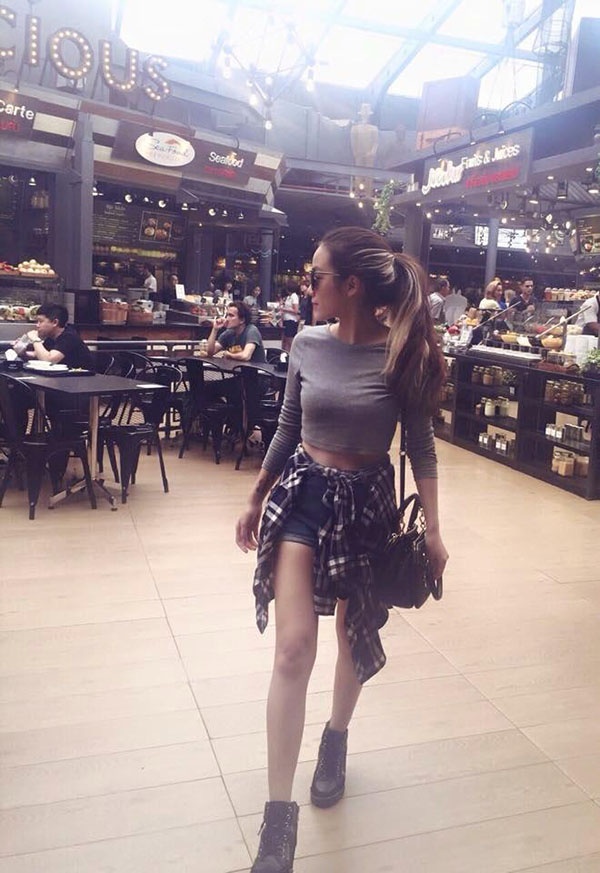 Khoe những đường cong cực chuẩn của cơ thể