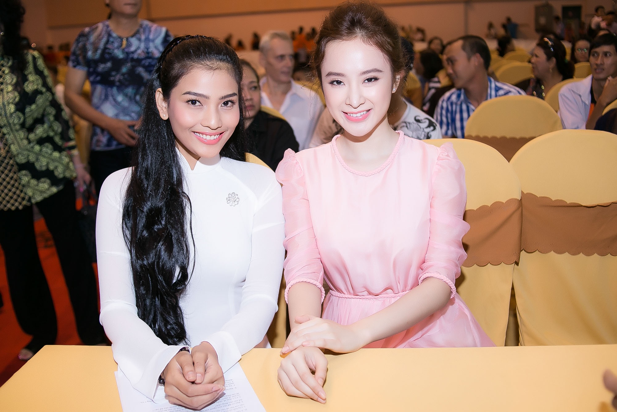 Truong Thi May tham gia ngay hoi an chay hinh anh