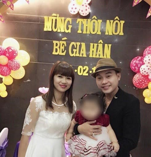 Khánh Bình bị vợ cũ Đoàn Thị Tiền tố vừa cặp nữ đại gia, vừa có quan hệ đồng tính cùng quản lý.