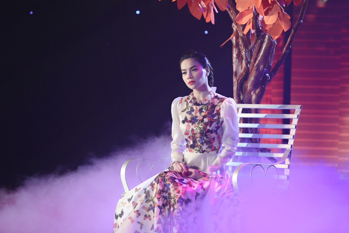 Sau hàng loạt các ca khúc ballad buồn được khán giả yêu thích như Tìm lại giấc mơ, Một lần cuối thôi, Sao ta lặng im hay gần nhất là Cô đơn giữa cuộc tình và Xóa ký ức, “cặp đôi” ăn ý Hồ Ngọc Hà và nhạc sĩ Nguyễn Hồng Thuận tiếp tục đánh dấu sự kết hợp với ca khúc Tội lỗi.