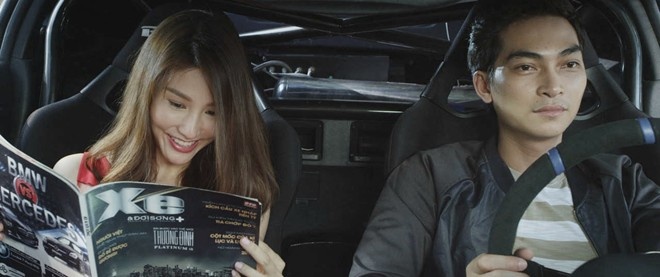 Nếu trong Mỹ nhân kế, cảnh nóng chỉ là “thoáng qua” thì với Tốc độ - đường cong lần đầu tiên mỹ nhân 9x khỏa thân trong cảnh diễn của mình.