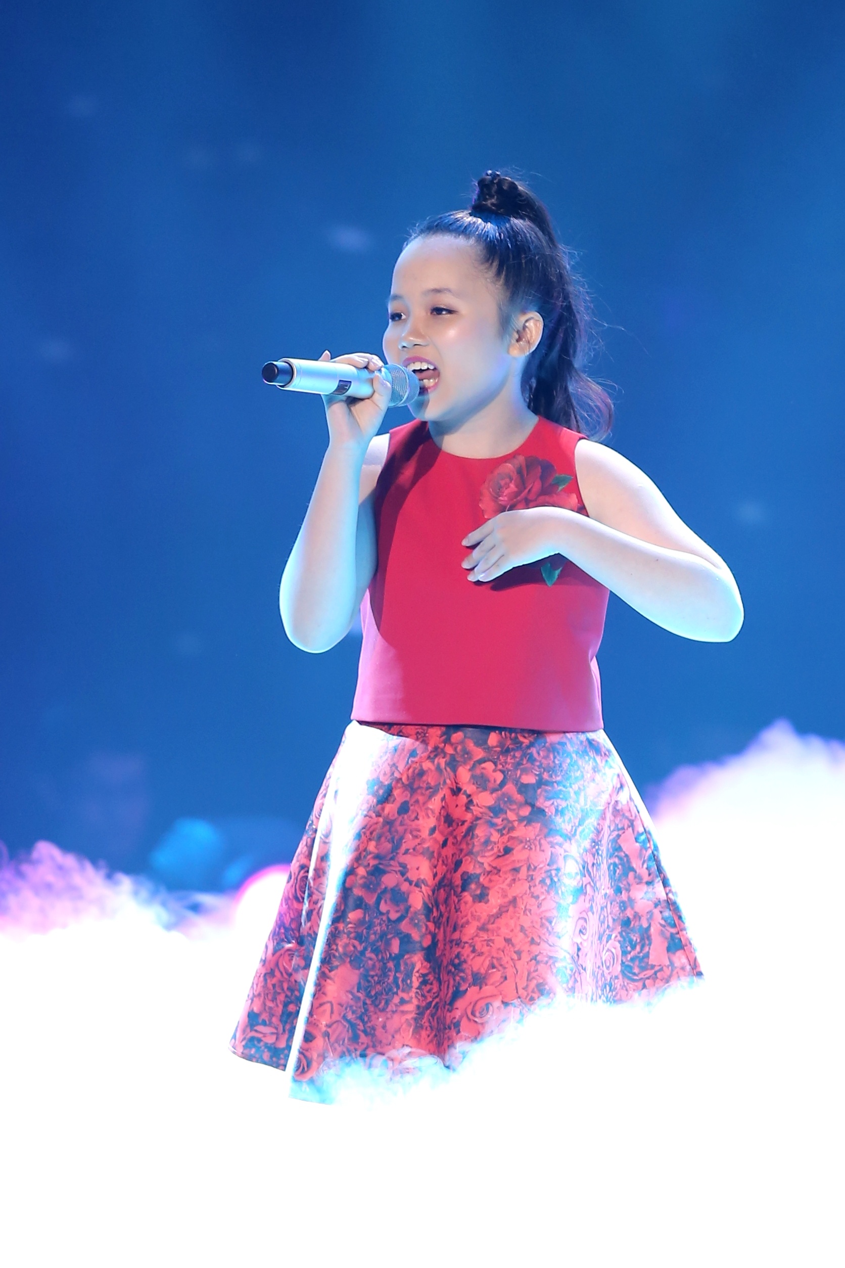 Lan Vy tự tin thể hiện liên khúc Pro