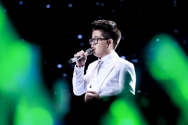 Học trò Mỹ Tâm - Đức Phúc trình diễn liên khúc Đã hơn một lần - I Believe I Can Fly. Không cần lợi thế ngoại hình hay khả năng vũ đạo, anh vẫn nhận nhiều tình cảm bằng chính giọng hát của mình. Chàng trai 18 tuổi dành sự tập trung cao độ trong từng câu hát. 