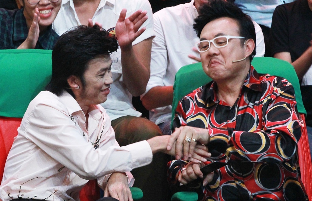 Hoai Linh - Chi Tai cung ngoi ghe nong hinh anh