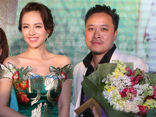 Dinh Ngoc Diep va me den chuc mung Victor Vu hinh anh