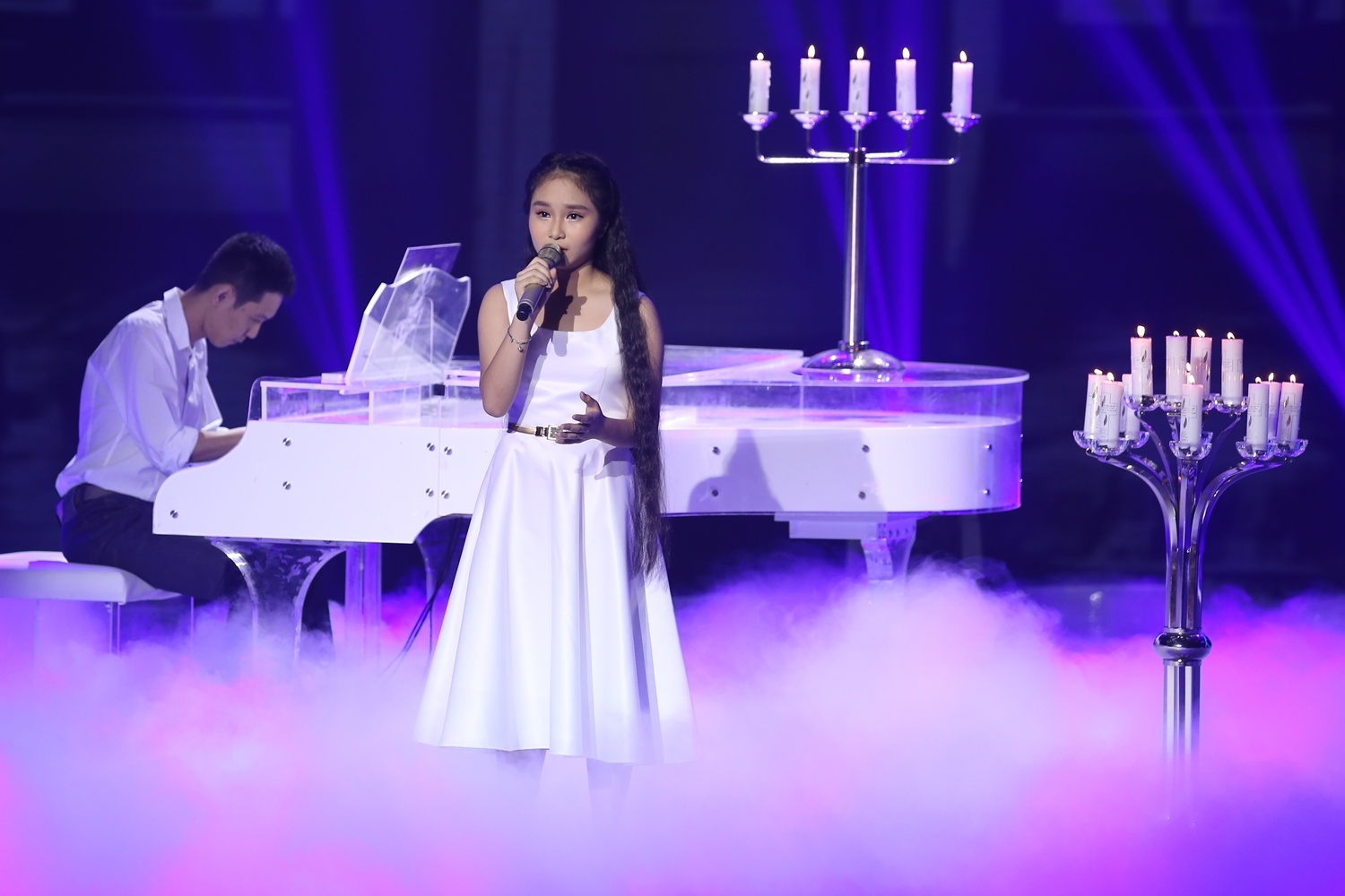 Với đội Dương Khắc Linh, 3 học trò của anh đã lần lượt mang đến những cảm xúc đối ngược cho người nghe. Hà Minh khoe giọng hát đầy nội lực qua ca khúc khó là  Listen. Hồ Hoài Anh cho rằng lựa chọn này là thử thách quá lớn cho Hà Minh. Tuy nhiên, thể hiện của học trò Dương Khắc Linh khiến anh bất ngờ, có những nốt luyến đặc biệt. Anh nhắn nhủ cô bé nếu theo đuổi dòng nhạc này hãy cố gắng Việt Nam hóa qua những cách thể hiện gần gũi hơn.