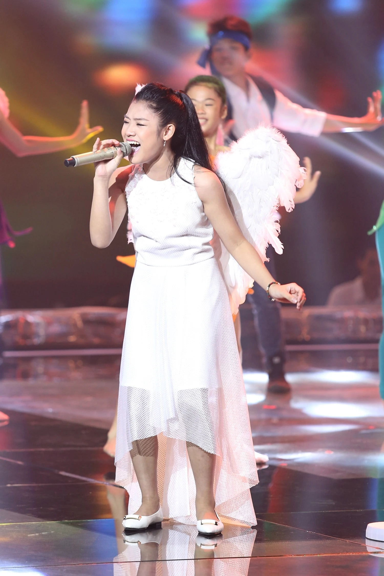 Thu Thủy  thử sức với ca khúc có tiết tấu nhanh và sôi động mang tên Chuông gió. Bài hit của Thu Minh được giọng ca nhí thể hiện thuyết phục giọng khỏe và sáng, rõ lời. Cẩm Ly cho biết nếu bỏ qua các lỗi rất nhỏ không đáng kể, tinh thần của học trò Giang Hồ không khác gì một nghệ sĩ. Nữ huấn luyện viên cho biết thêm cô rất thích giọng hát của Thu Thủy, nếu có điều kiện cô bé sẽ phát triển rất nhiều.