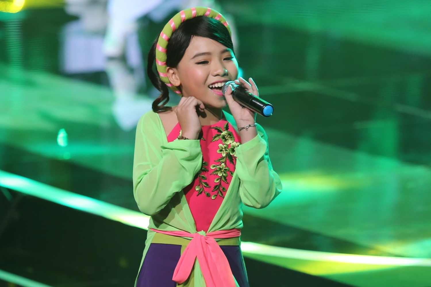 Cong Quoc The Voice Kids gay bat ngo khi gia gai hinh anh