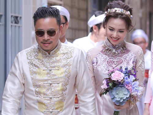 Victor Vu nam chat tay Dinh Ngoc Diep trong dam hoi hinh anh