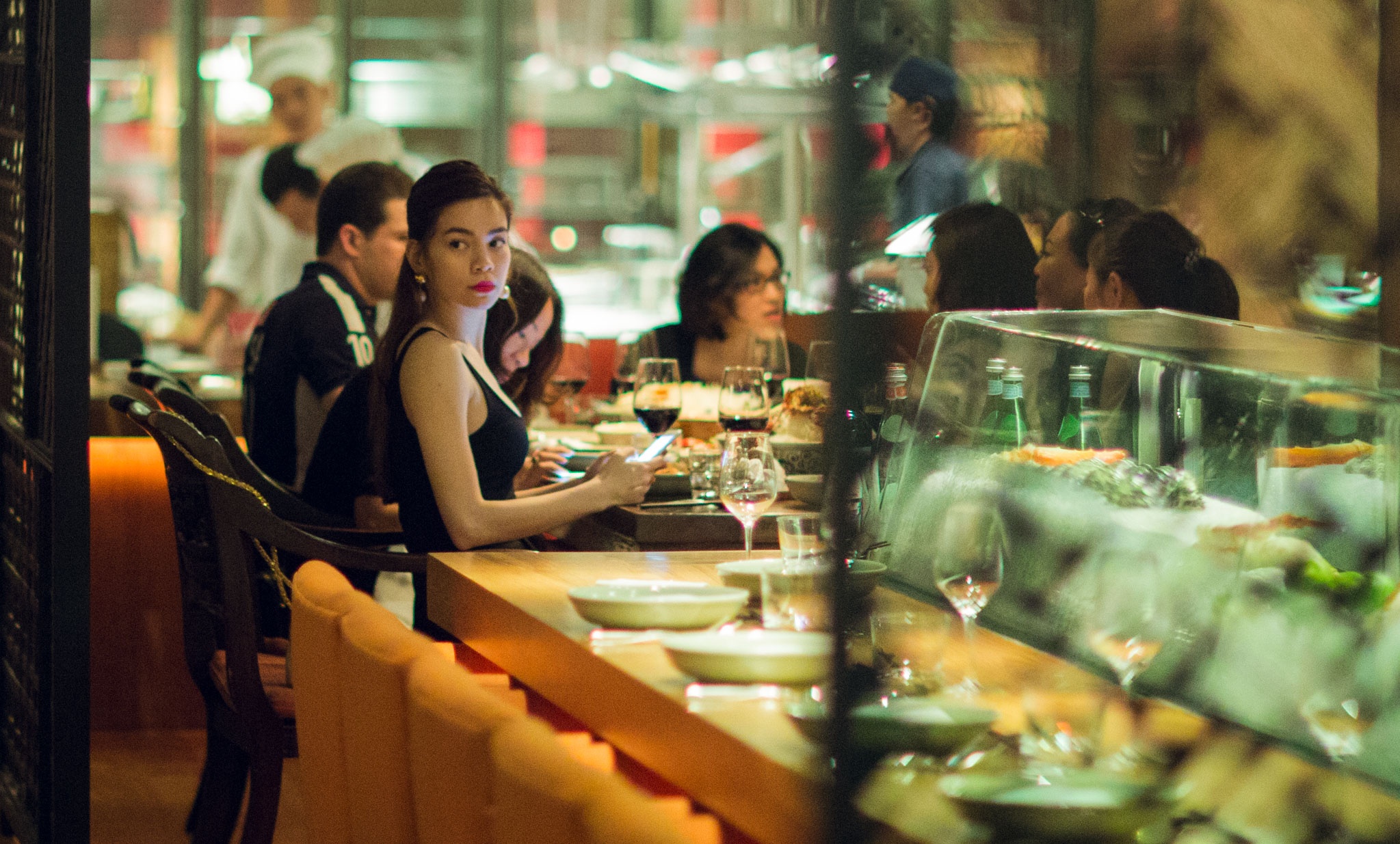 Được biết vào tháng 9 vừa qua, giọng ca What is love đã dần đoàn nghệ sĩ Việt gồm Chipu, Gil Lê, Lý Quí Khánh, Quang Vinh sang Nhật để gặp bà.