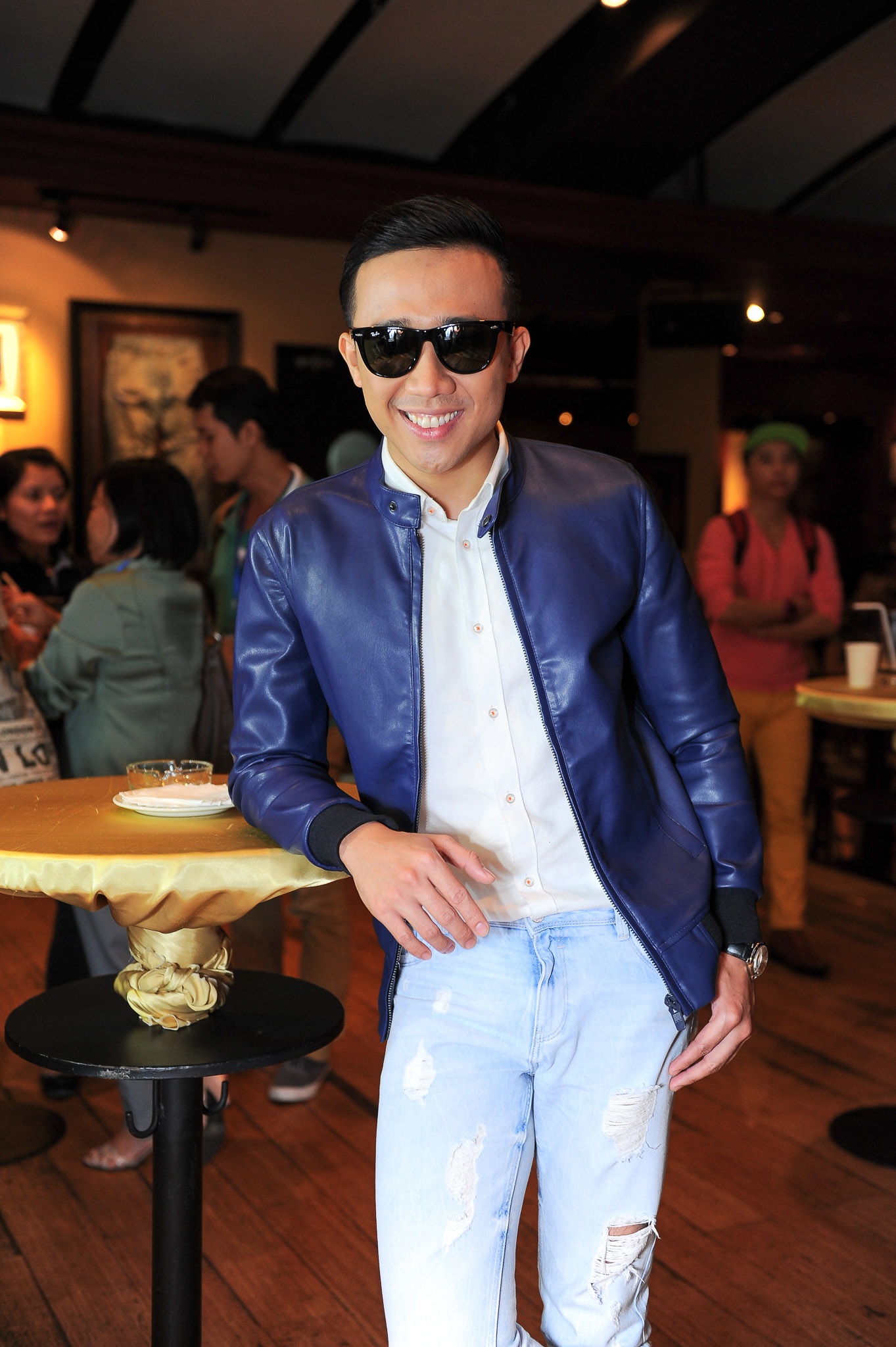 Chiều 9/10 tại TP HCM, chương trình truyền hình thực tế hài mới mang tên Hoán đổi chính thức ra mắt truyền thông. Trong cuộc thi, các thí sinh phải hóa thân vào những ngành nghề khác nhau, trong đó có cả những công việc mà họ chưa bao giờ nghĩ đến.