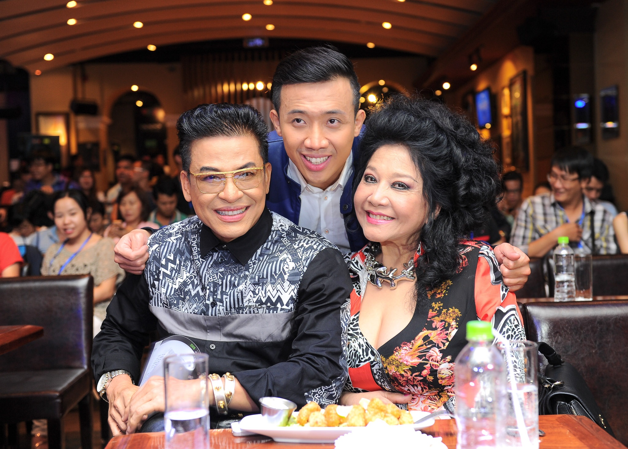 Chương trình phát sóng vào 20h chủ nhật hằng tuần bắt đầu từ ngày 17/10 trên VTV3. Hai thí sinh còn lại là Hari Won và Cường Seven.