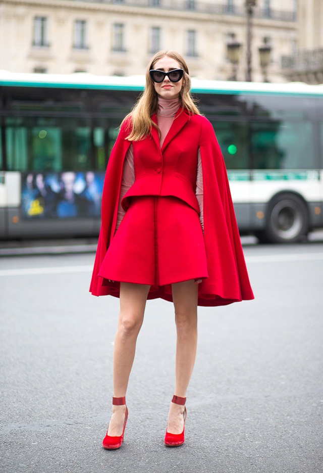 4.	Đồ màu đỏ Vũ khí lợi hại, phái đẹp, quyễn rũ  Không cần bàn cãi thêm về sức hấp dẫn từ màu sắc của nhiệt huyết và tình yêu, sự quyến rũ nồng nàn mà màu đỏ đem lại cho cả nữ giới và nam giới.