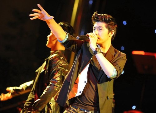 Xac xo san khau giai tri ca nhac hinh anh