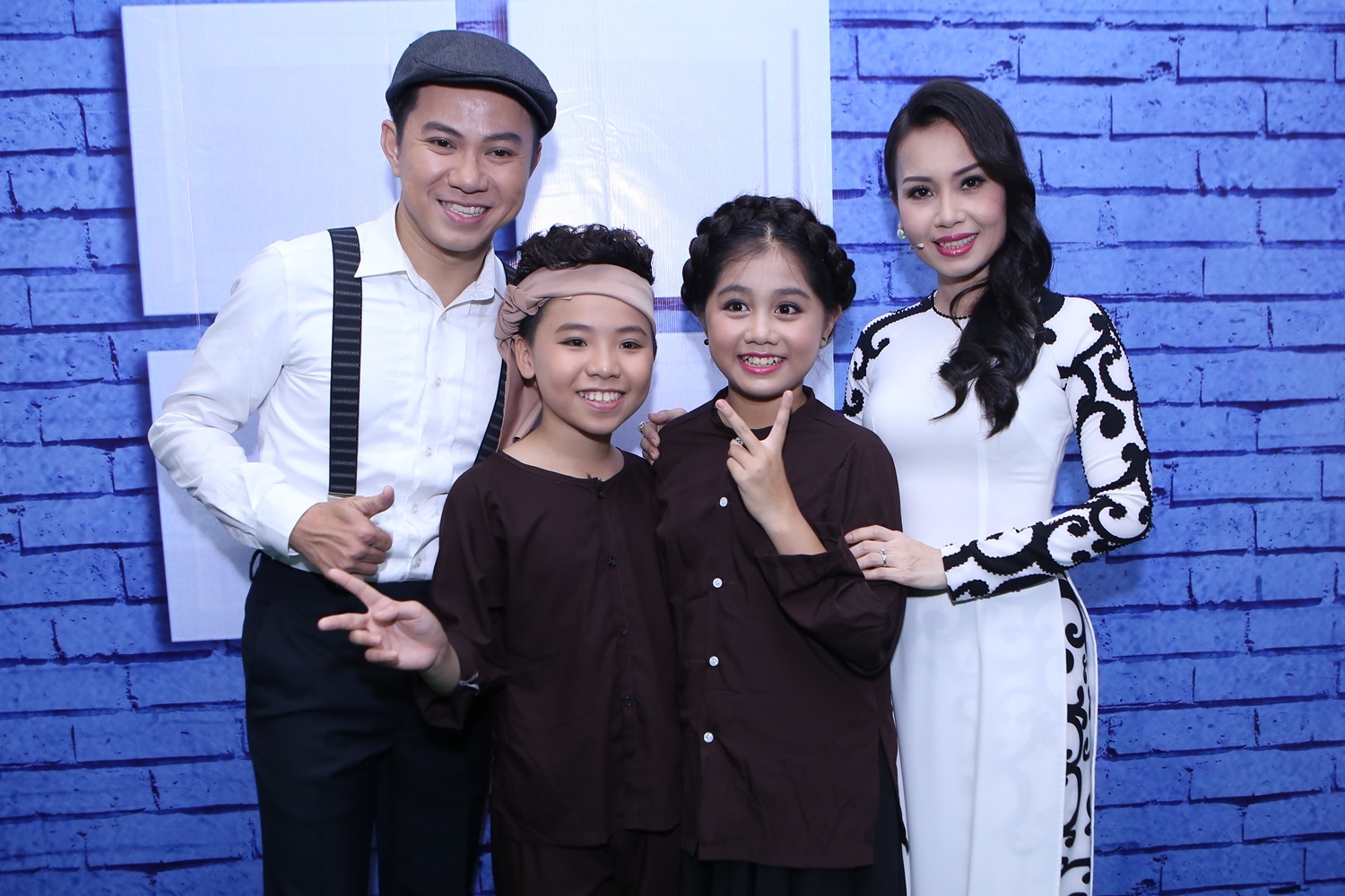 Hai cô cậu bé Nhã Thy và Công Quốc đều cho biết tâm lý khá thoải mái vì đây là đêm thi không loại.