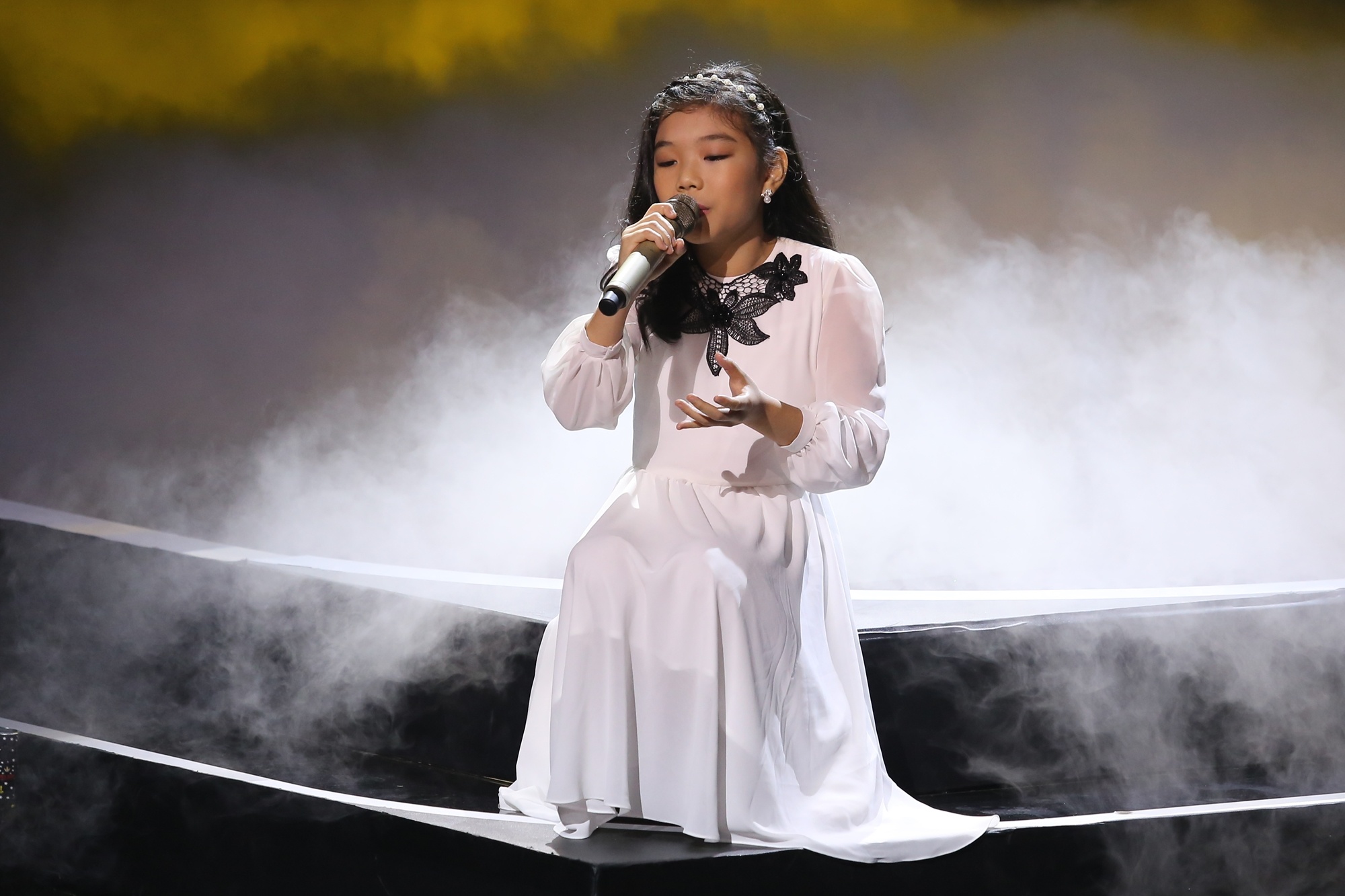 Phuong Khanh hat Chi toi - Toc gio thoi bay hinh anh