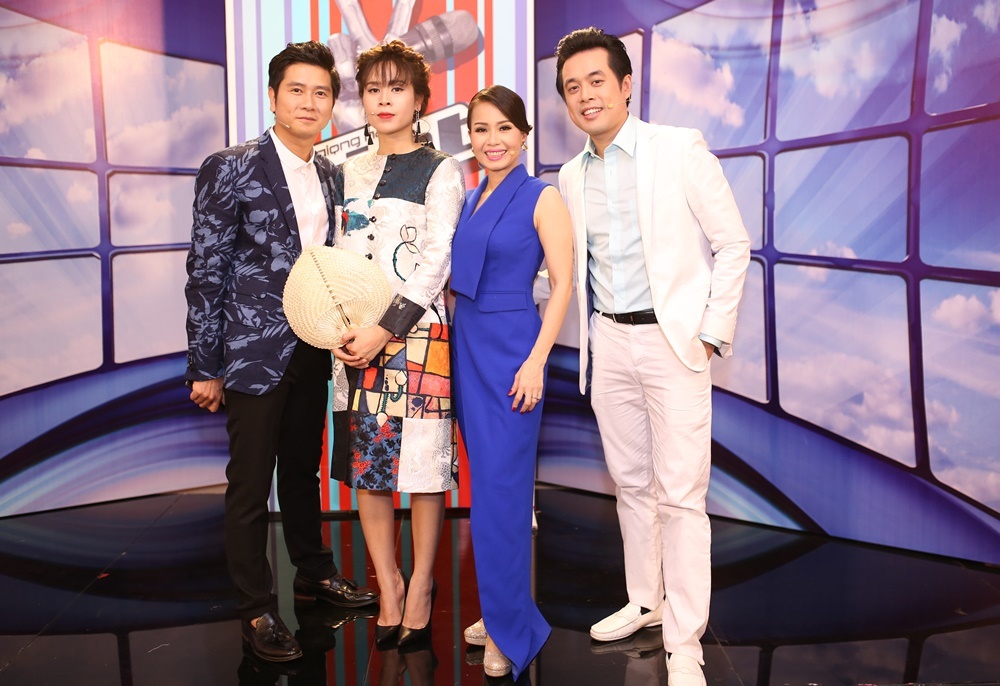 Tối 17/10 tại hãng phim Giải phóng (TP HCM), 6 giọng ca nhí của team Cẩm Ly, Dương Khắc Linh và Hồ Hoài Anh – Lưu Hương Giang bước vào đêm bán kết 2 của chương trình Giọng hát Việt nhí. Trước giờ lên sóng, bộ tứ huấn luyện viên đều chia sẻ sự căng thẳng và áp lực không kém học trò. 