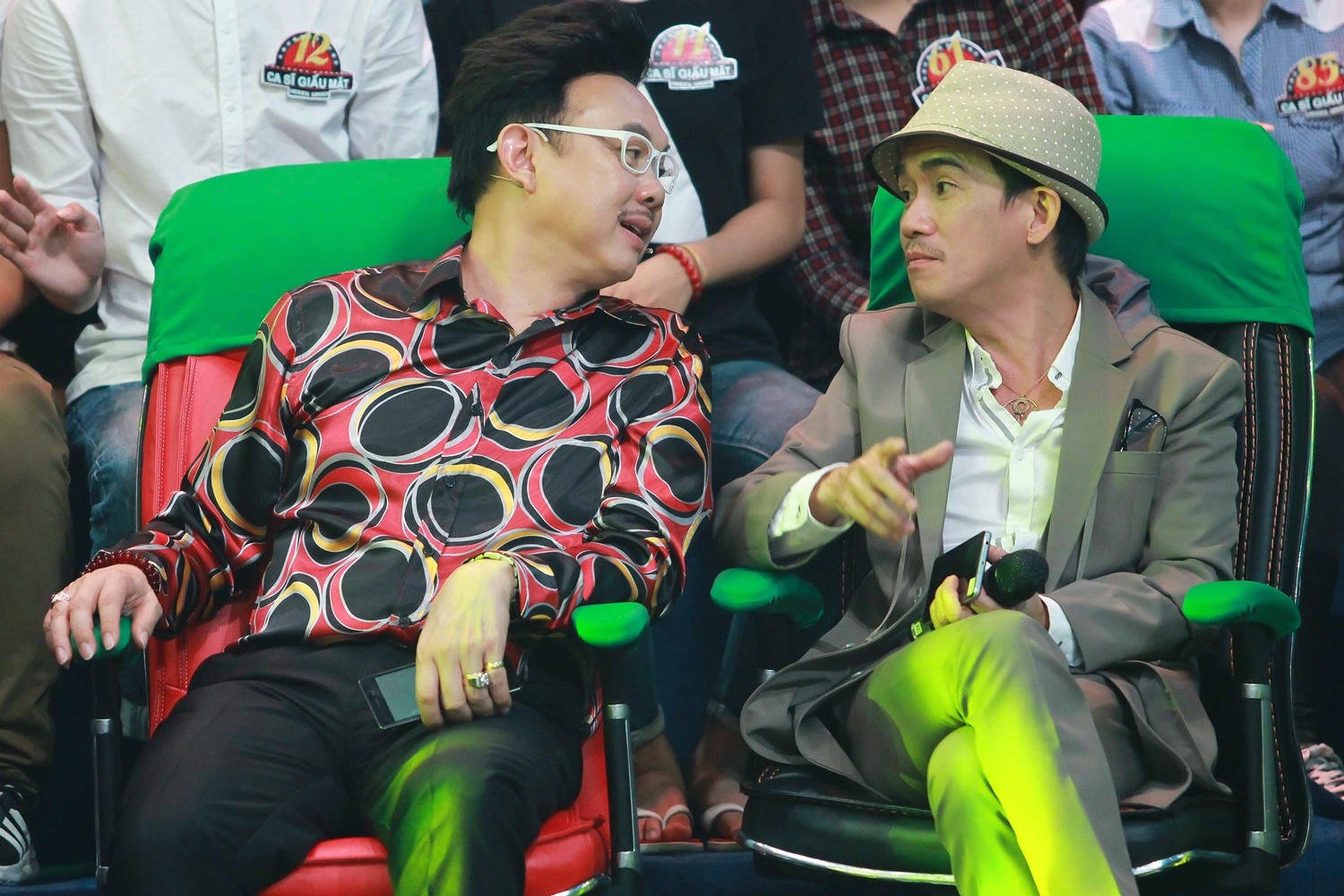 Anh biểu lộ rõ sự thảng thốt trên gương mặt khi biết mình nhầm lẫn đến hai lần.