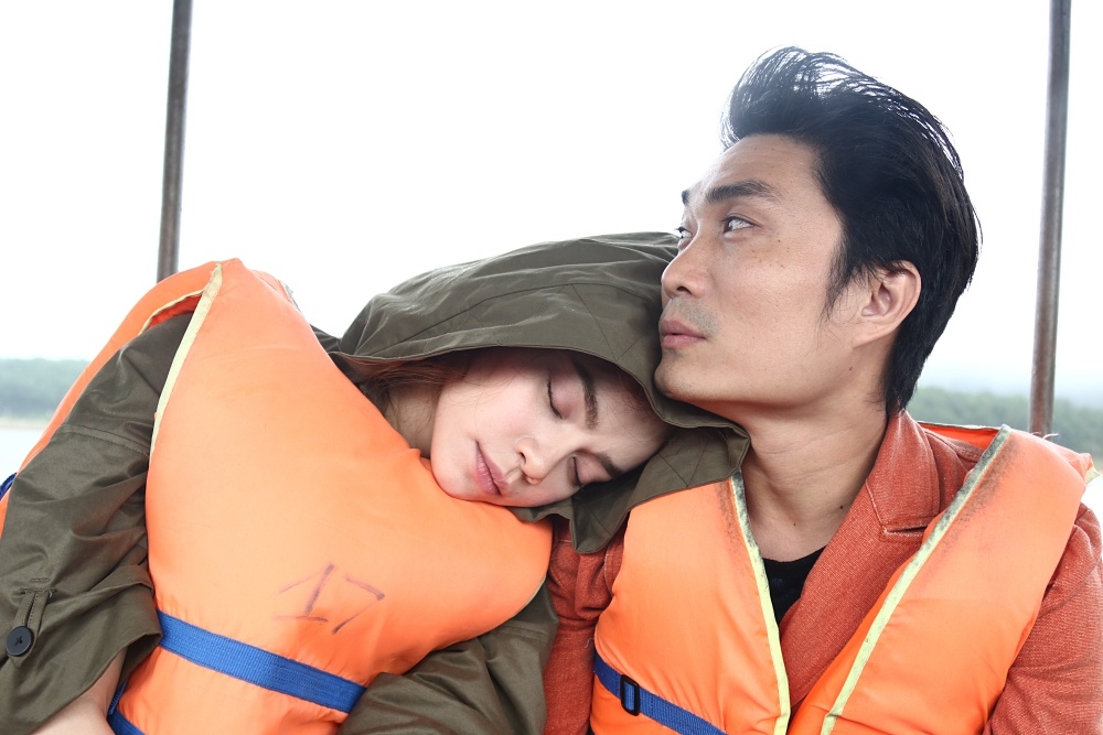 Ho Ngoc Ha ngu guc tren truong quay MV hinh anh