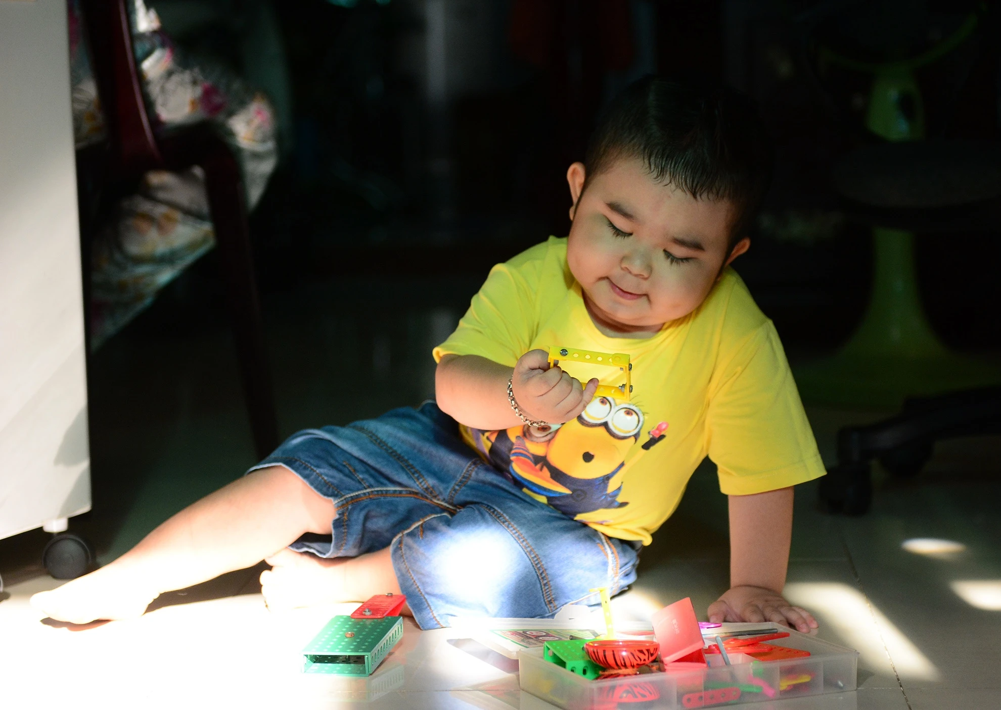 Ngoài ra, Tin cũng rất thích những trò chơi phái triển trí thông minh như lắp ráp, mô hình.