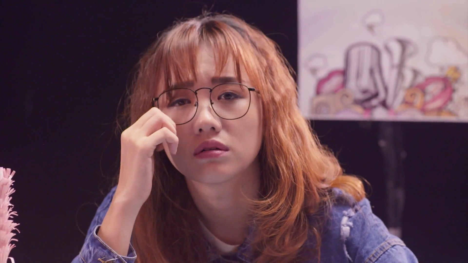 Hari Won tu ti vi toc bu xu, mat day tan nhang hinh anh