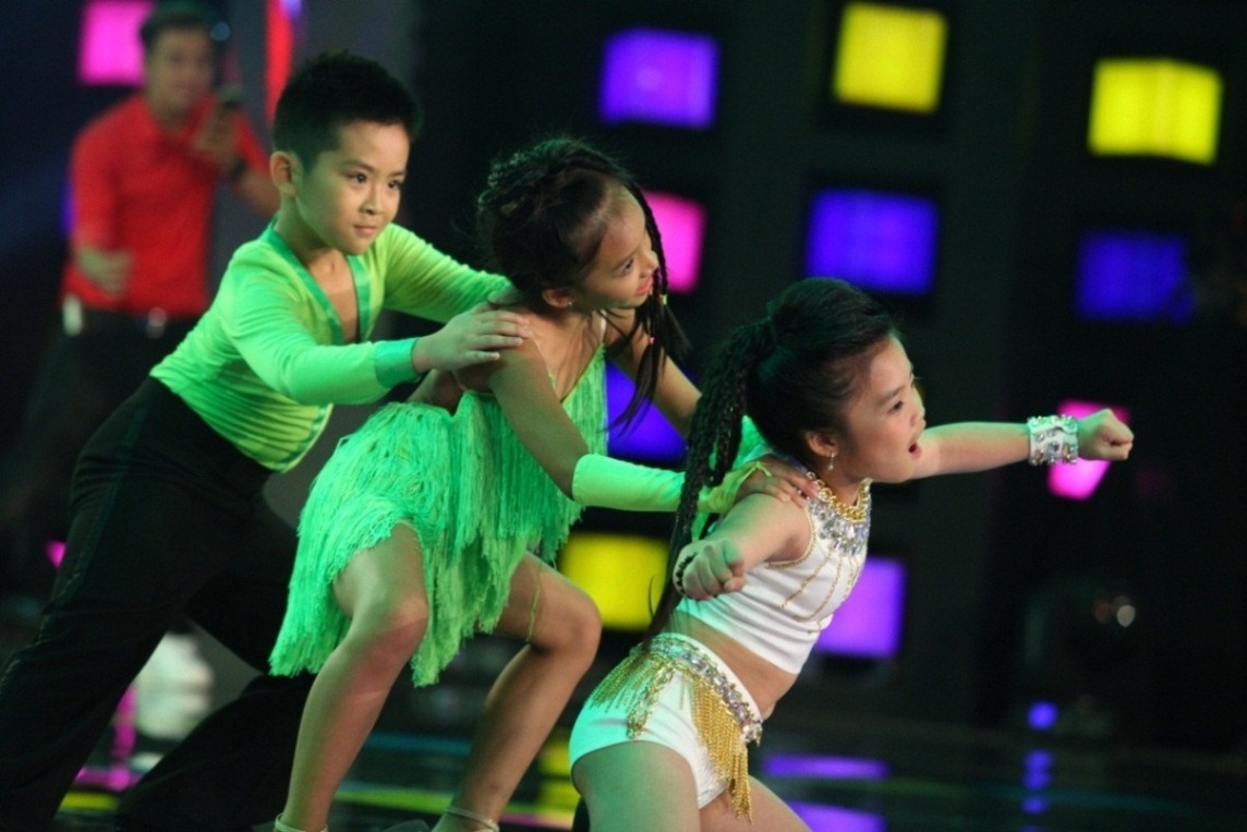 Ở tiết mục tranh tài nhảy múa, cả trường quay như vỡ òa với sự so tài quá hấp dẫn bởi Mỹ hiền, Anh Duy và Phúc Ngân. Một điều khá bất ngờ là ban giám khảo đã quyết định tách Anh Duy – thí sinh nhảy đôi với Phúc Ngân để trở thành cặp nhảy với Mỹ Hiền để tiếp tục đi tiếp vào vòng trong với đội trưởng của mình. 