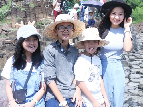 Dan dien vien nhi 'Toi thay hoa vang...' tro lai phim truong hinh anh