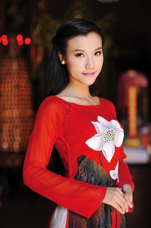 Á hậu Hoàng Oanh