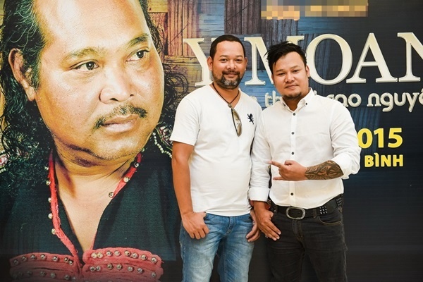 2 cậu con trai của Y Moan là Y Vol, Y Garia.