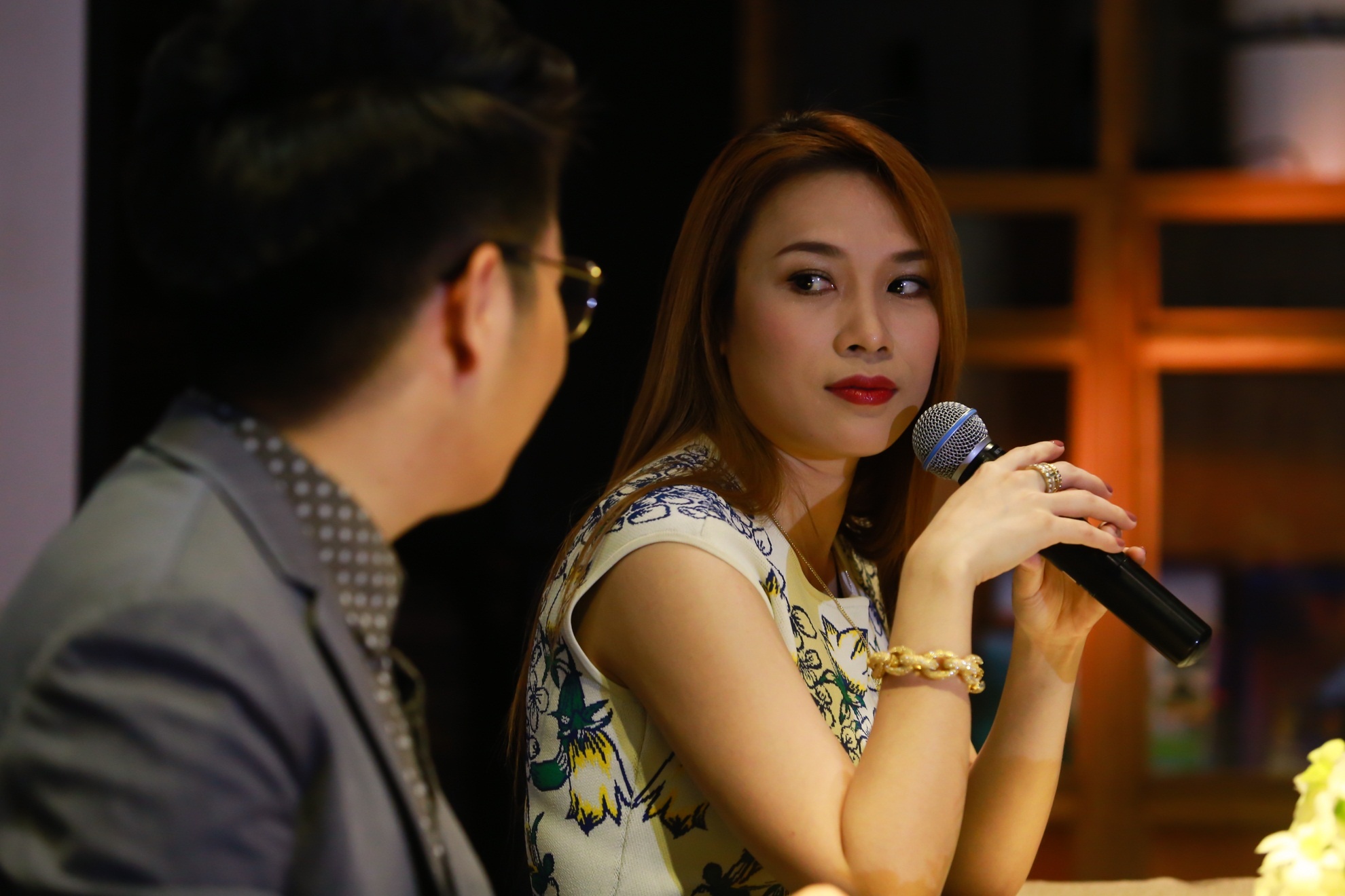 Đây có thể xem là việc làm nhằm hiện thực hóa lời hứa sẽ đồng hành, hỗ trợ cậu học trò mà “Họa mi tóc nâu” từng đưa ra trong cuộc thi The Voice. 