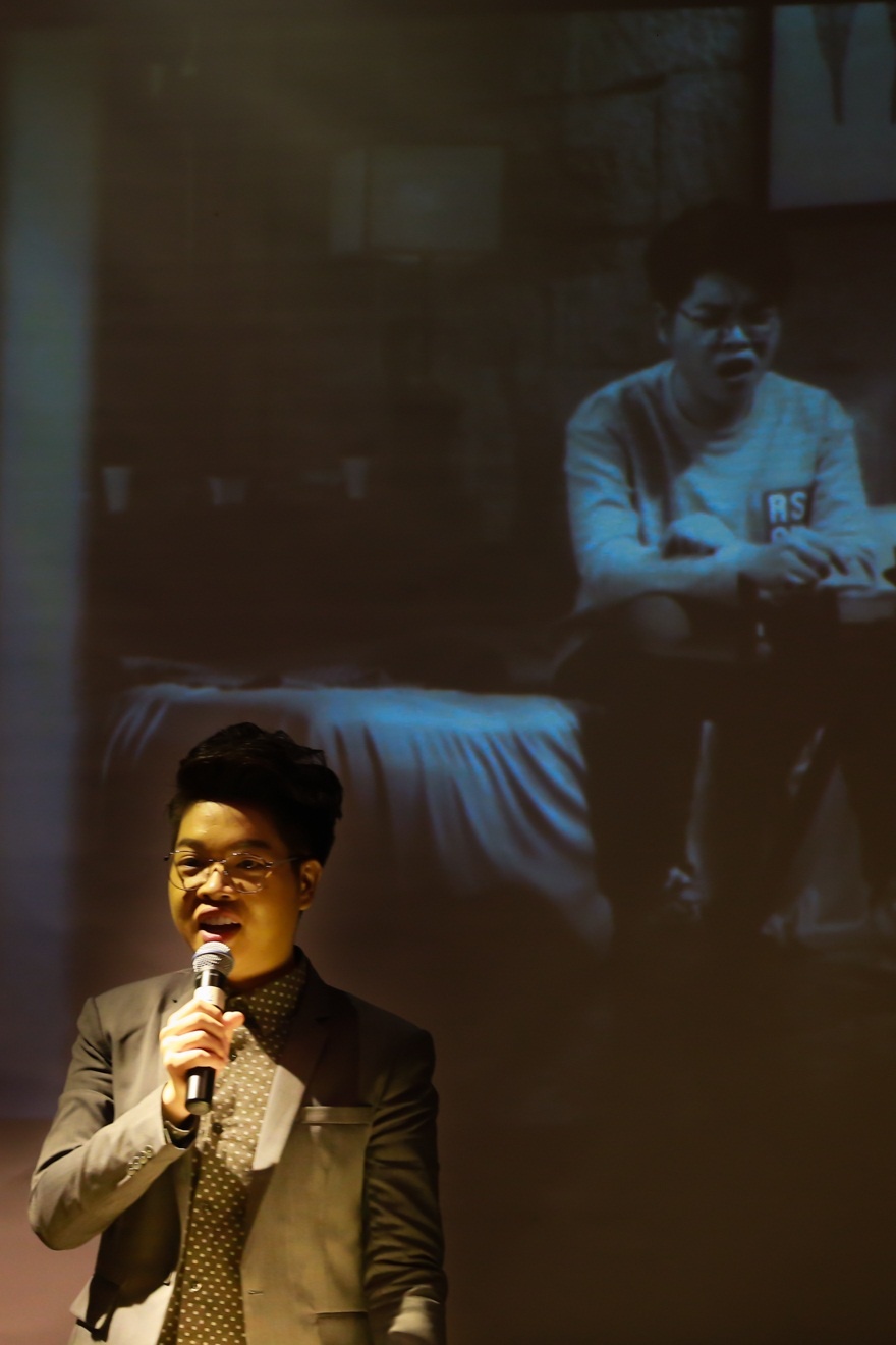 Hơn 2 tháng kể từ ngày đăng quang The Voice 2015, Đức Phúc với sự hỗ trợ từ huấn luyện viên Mỹ Tâm chính thức giới thiệu  sản phẩm đầu tay MV Chỉ một câu. 