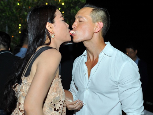 Kim Ly - Truong Ngoc Anh khoa moi hinh anh