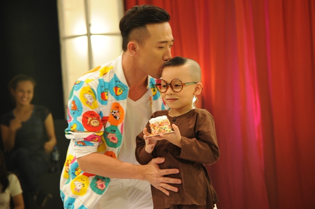 Cau be 4 tuoi thang 40 trieu dong nho choc cuoi Tran Thanh hinh anh