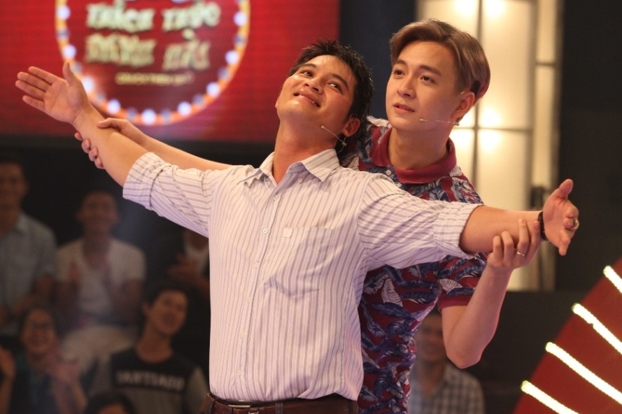 Màn diễn tình tứ của Hoàng Phúc và Ngô Kiến Huy.