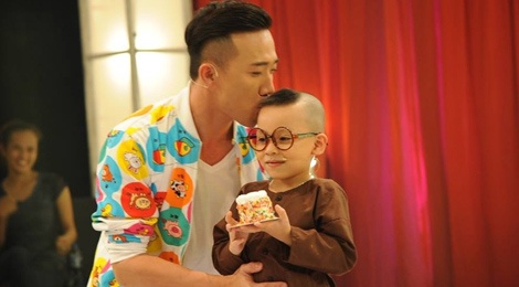 Hoan canh xot xa cua cau be 4 tuoi o Thach thuc danh hai hinh anh