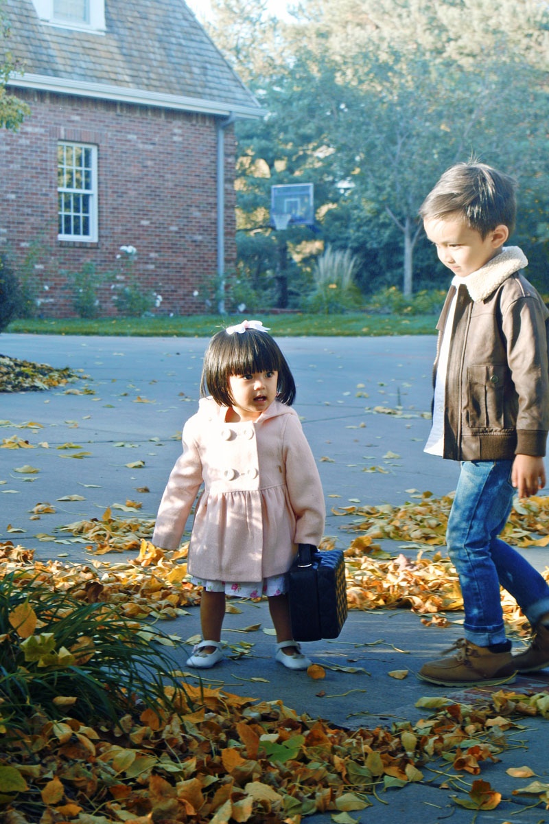 Sinh trưởng ở Châu Á nhưng lớn lên ở trời tây, Huyền Ny nhanh chóng có những tư tưởng hiện đại, mới mẻ trong cuộc sống và đặc biệt trong cách nuôi dạy con, từ việc phát triển tính cách đến những thói quen nhỏ trong cuộc sống hàng ngày. 