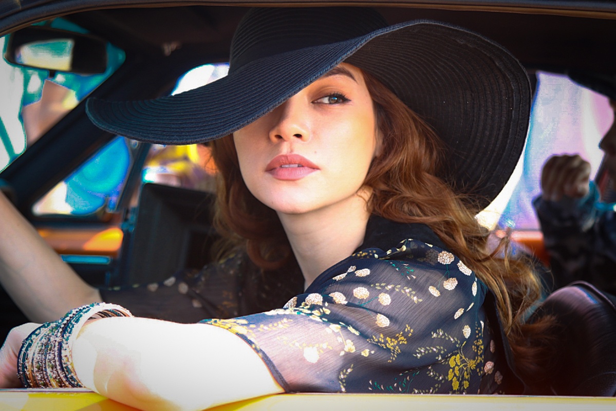 Ho Ngoc Ha bui bam voi hinh tuong co gai digan hinh anh