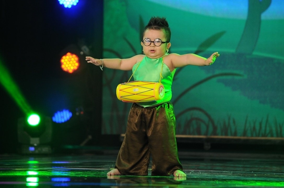 Ku Tin xuống dốc với Trống cơm.