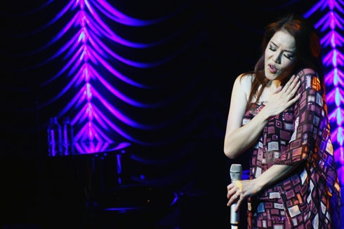 Dem nam mo pho - Thu Phuong hinh anh