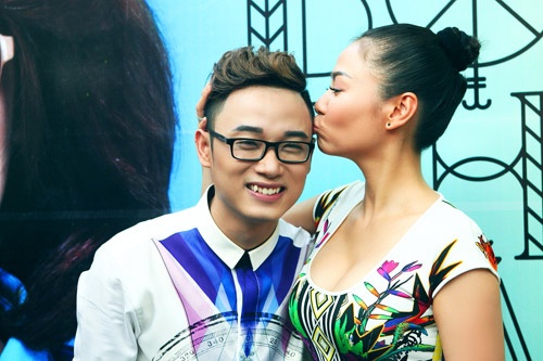 Sao Viet phan ung ve buc tranh showbiz trong 'That bat ngo' hinh anh