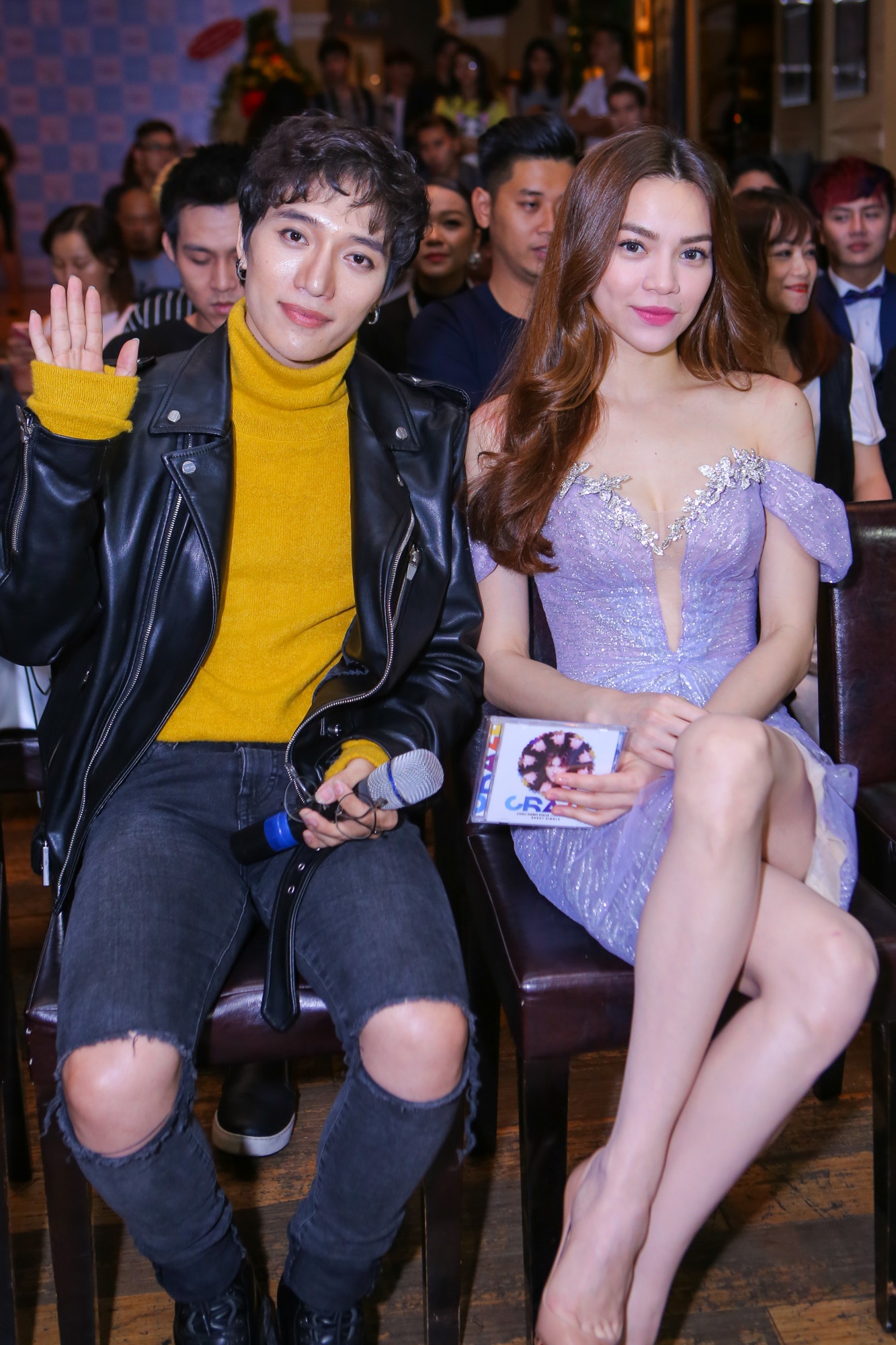 Châu Đăng Khoa là nam nhạc sĩ sở hữu nhiều ca khúc hit “làm mưa, làm gió” thị trường âm nhạc Việt do các ca sĩ đình đám thể hiện: Đan Trường, Thu Minh, Hồ Ngọc Hà, Quang Dũng, Thanh Thảo…. Ca khúc “Craze” được Châu Đăng Khoa ấp ủ, chuẩn bị khá lâu để có một hành trang thật tốt khi kiêm thêm vai trò ca sĩ. 