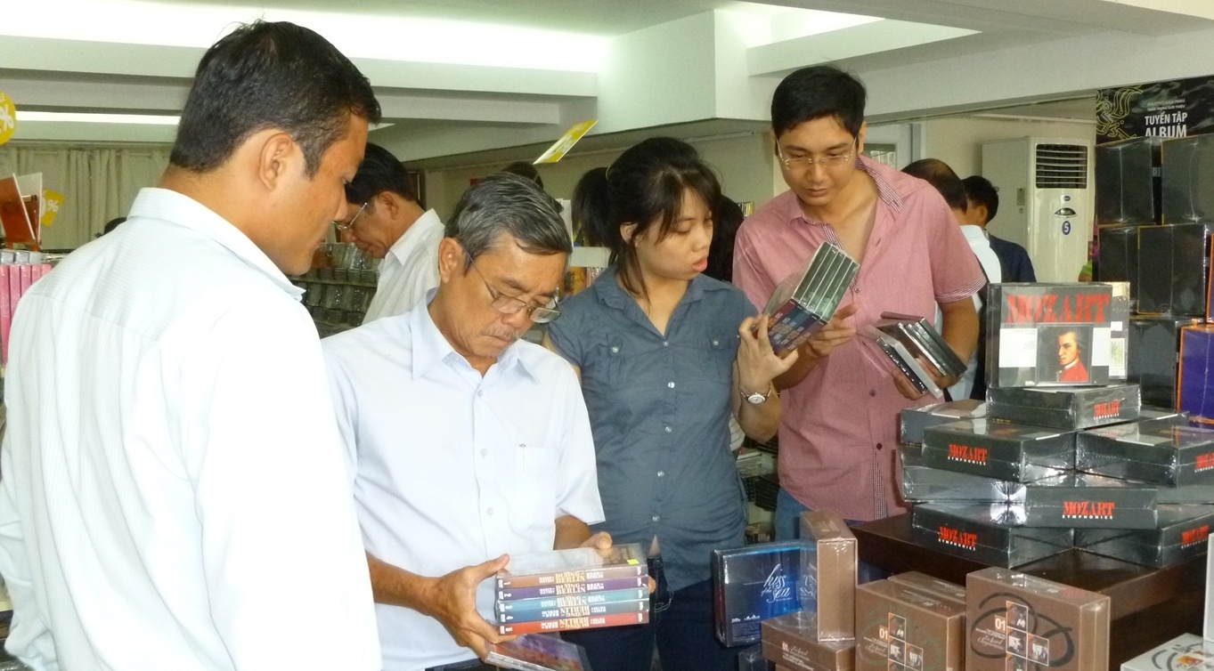 Mua dia co ban quyen voi 2.000 dong hinh anh