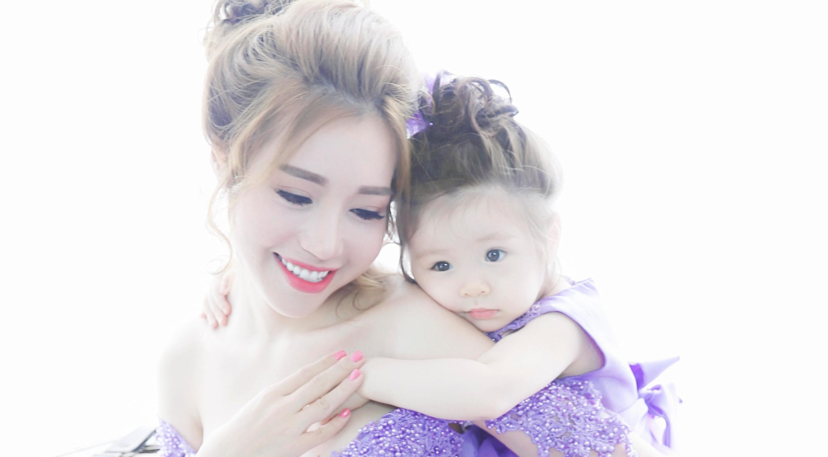 Elly Tran dien do doi cung con gai Cadie hinh anh