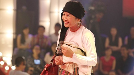 Co gai dan toc am 100 trieu dong cua Thach thuc danh hai hinh anh
