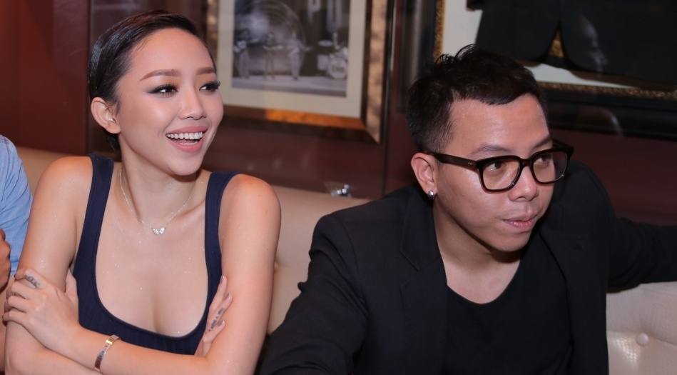 Toc Tien - Hoang Touliver ngai chup anh cung nhau hinh anh