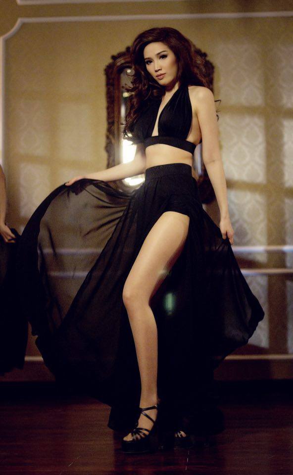 Bảo Thy xin bố mẹ để được sexy trong MV mới.