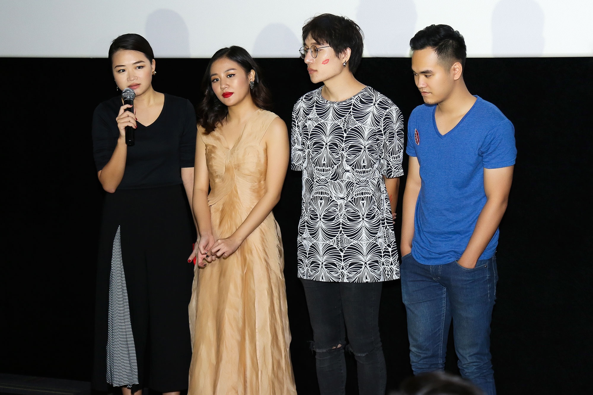 Giám đốc sáng tạo Hà Đỗ (bìa trái) trong ngày ra mắt MV Monalisa.